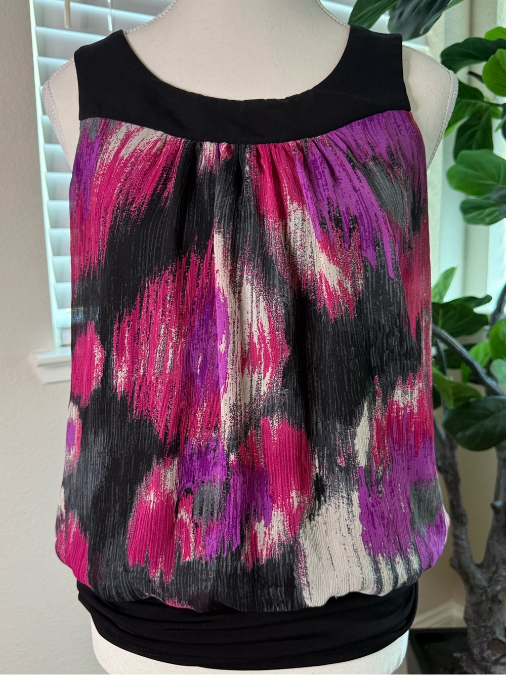 Sleeveless Blouson Tank Top in Black, Fuchsia & Purple
